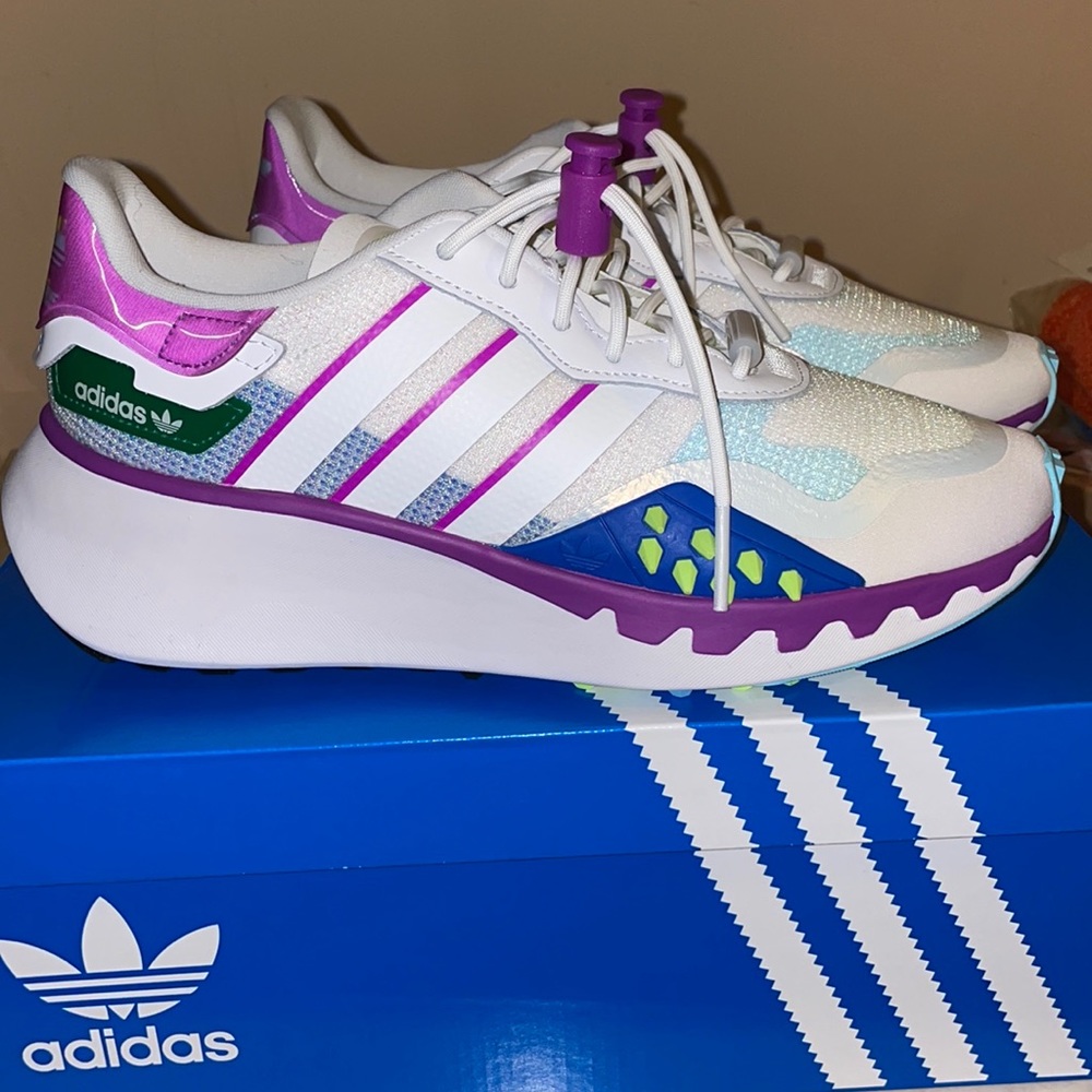 Adidas Sneakers